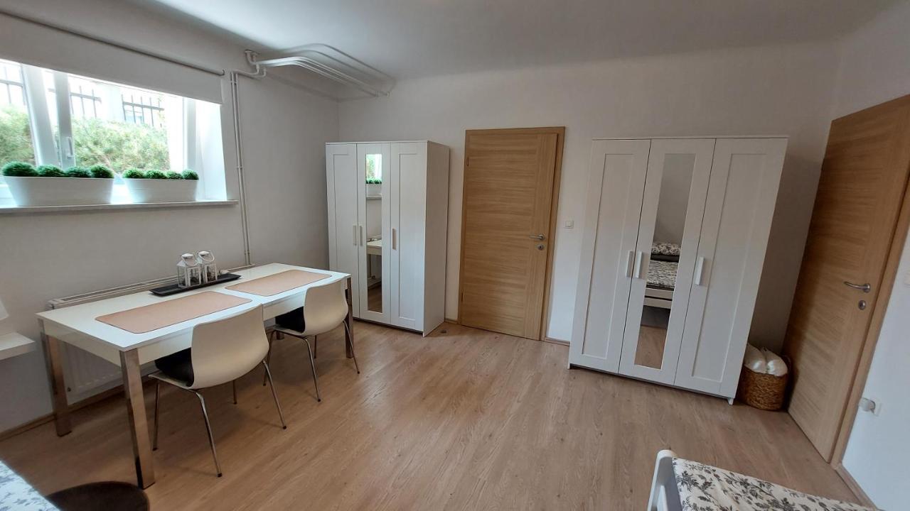 City Lodge Pine, Free Parking Любляна Екстер'єр фото